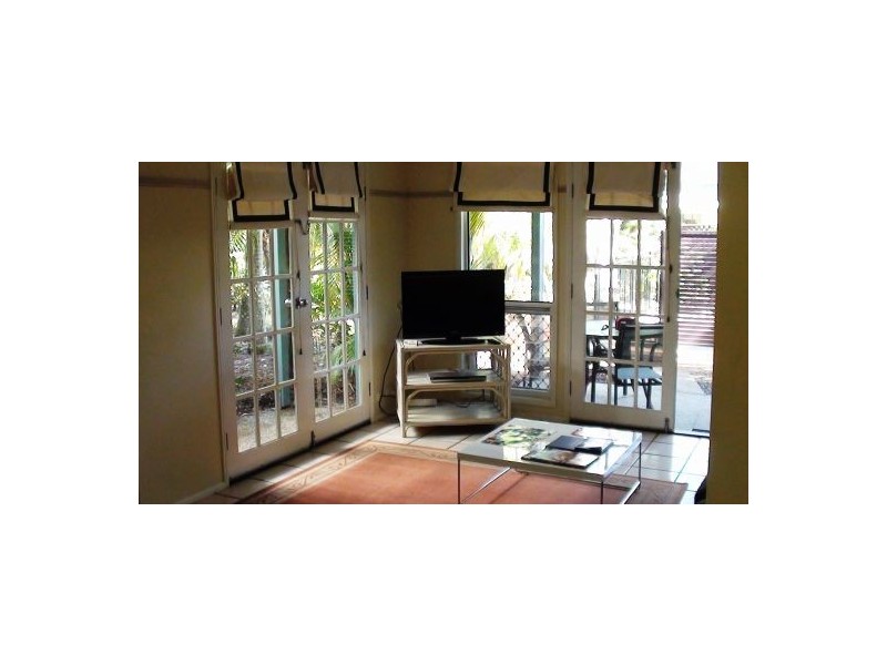 12 Robert Street, Noosaville QLD 4566