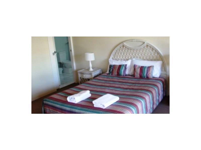 12 Robert Street, Noosaville QLD 4566