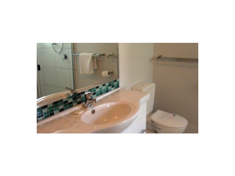 12 Robert Street, Noosaville QLD 4566