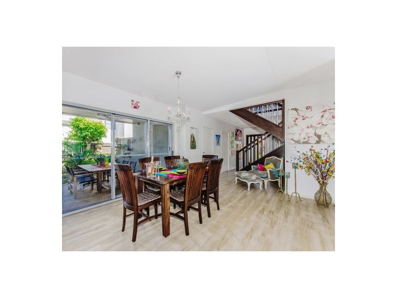 9 Magnetic Street, Kawana Island QLD 4575