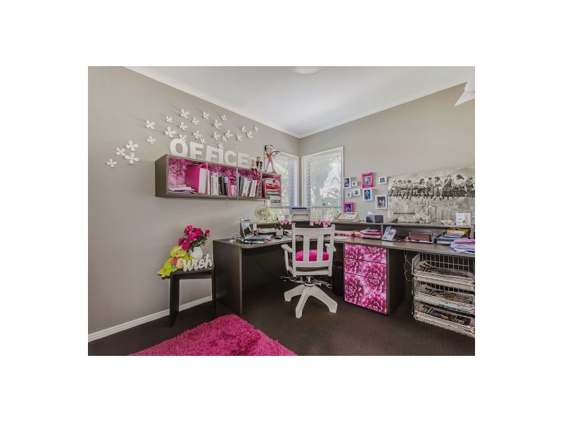 9 Magnetic Street, Kawana Island QLD 4575