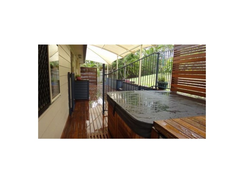 6 Bluegum Court, Little Mountain QLD 4551