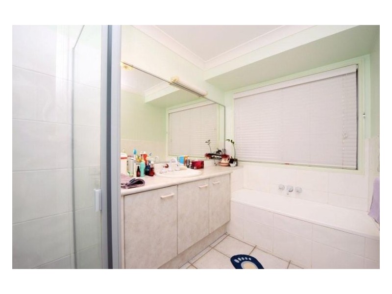 1 Albatross Avenue, Nambour QLD 4560