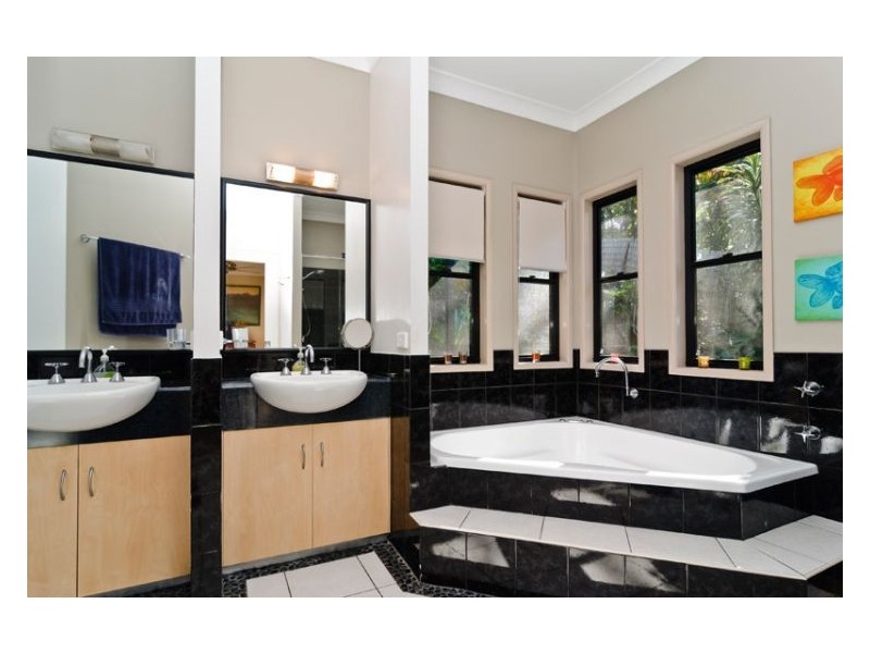 4 Gull Close, Nambour QLD 4560