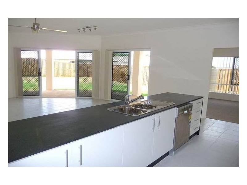 6 Presentation Boulevard, Nambour QLD 4560