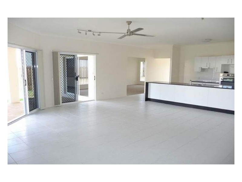6 Presentation Boulevard, Nambour QLD 4560