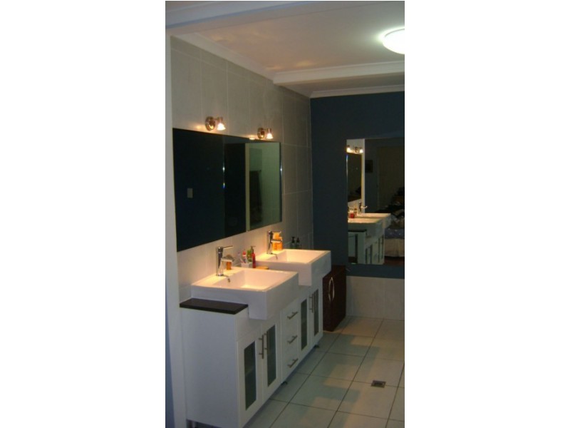 3 Louise Lane, Nambour QLD 4560