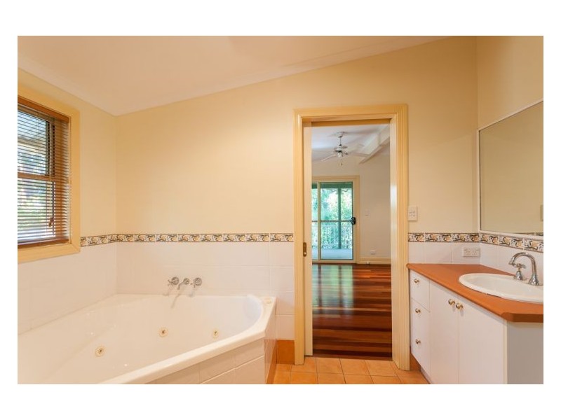 1 Elaine Close, Kureelpa QLD 4560