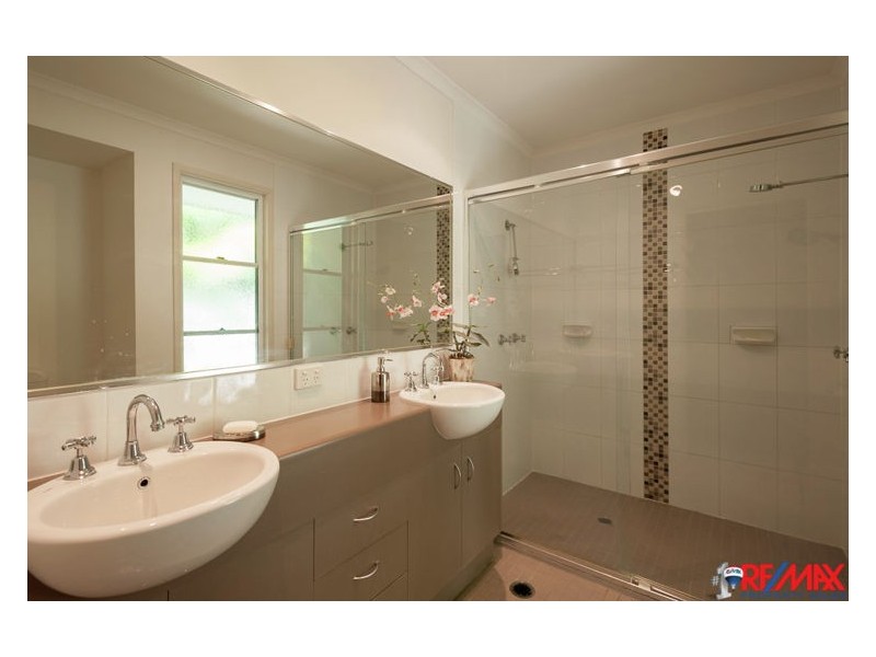 6 Magnetic Street, Parrearra QLD 4575