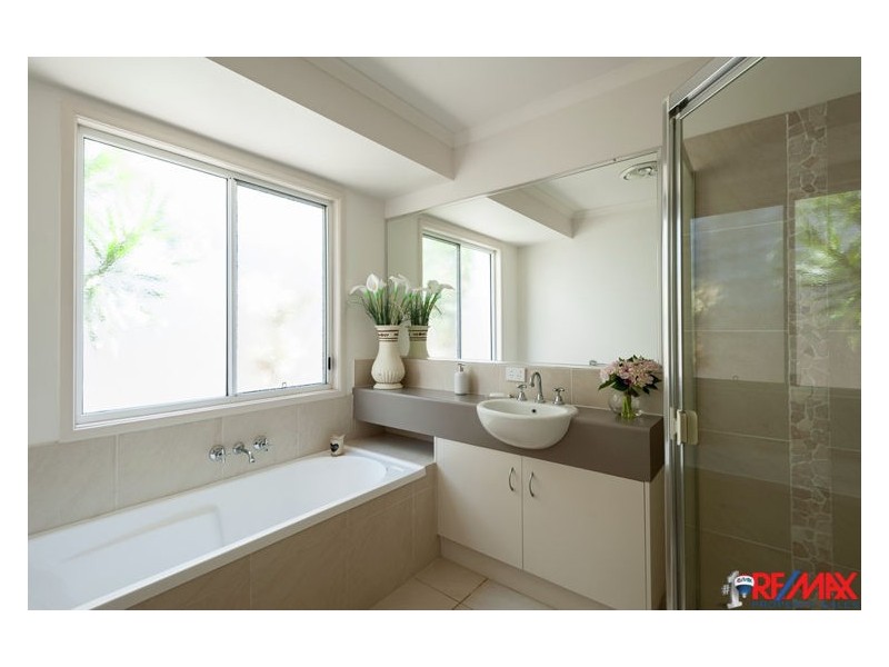 6 Magnetic Street, Parrearra QLD 4575