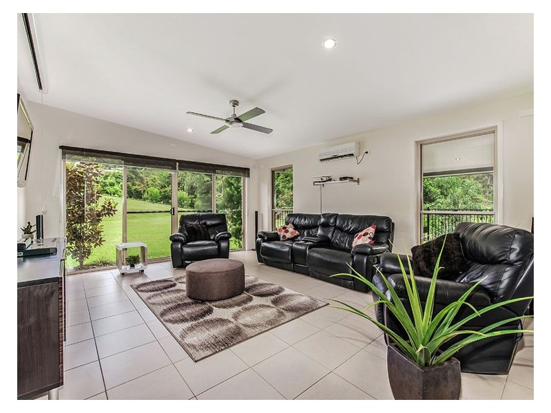20 White Cedar Place, Woombye QLD 4559