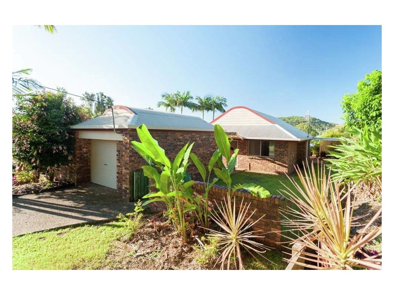2/17 Glenbrook Drive, Nambour QLD 4560