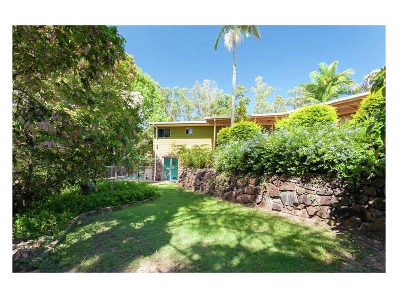 4 Hall Court, Burnside QLD 4560