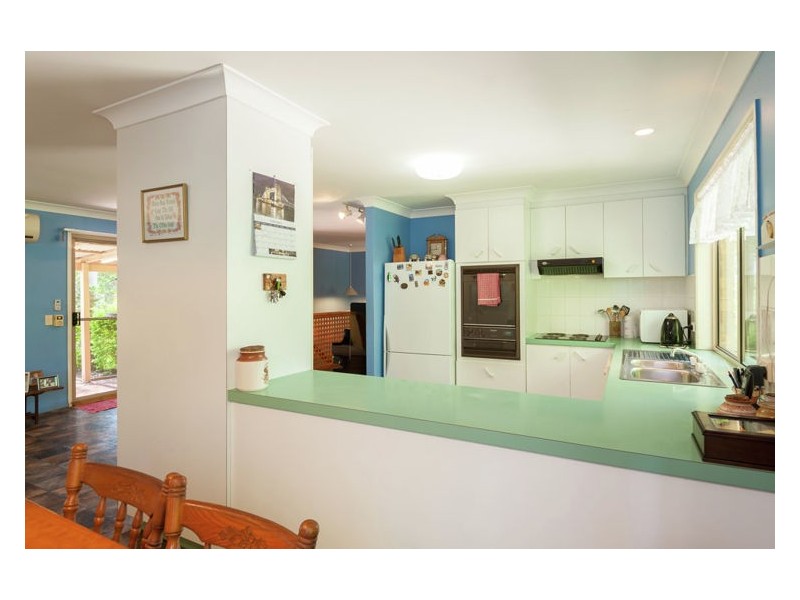 4 Hall Court, Burnside QLD 4560