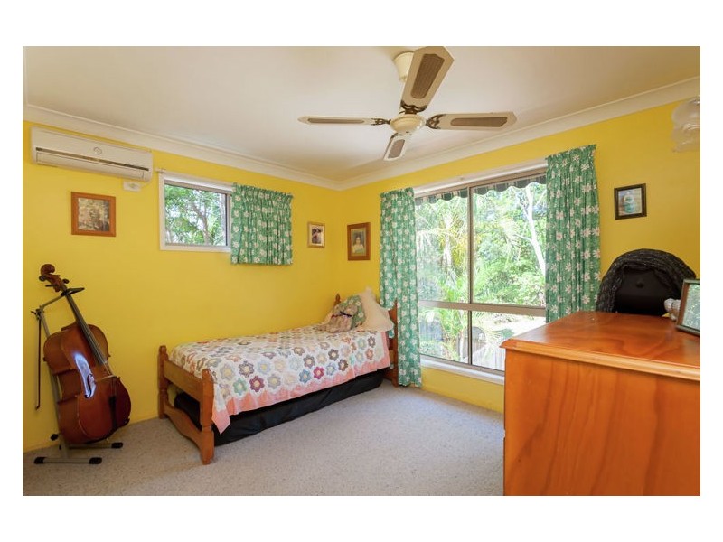 4 Hall Court, Burnside QLD 4560