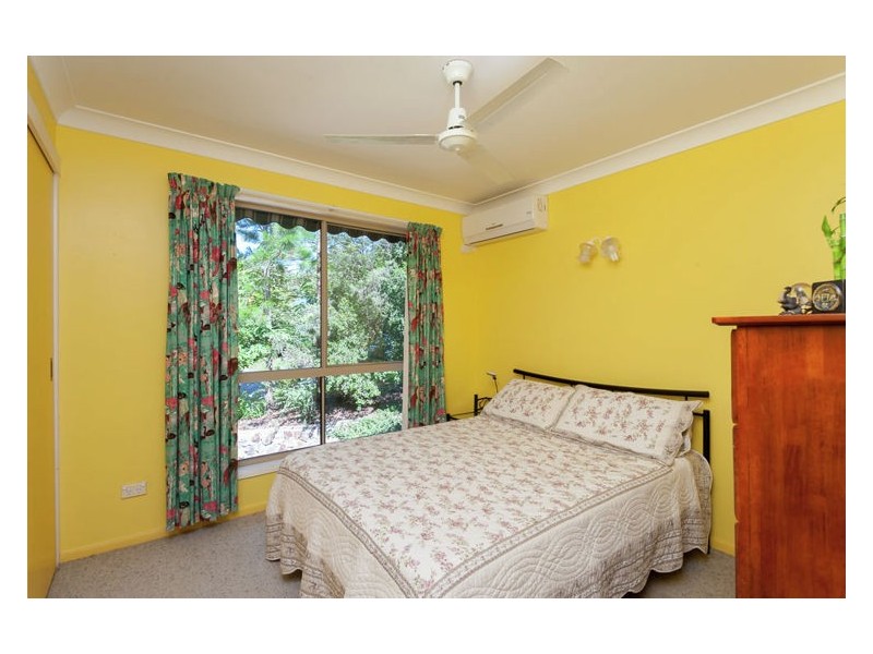 4 Hall Court, Burnside QLD 4560