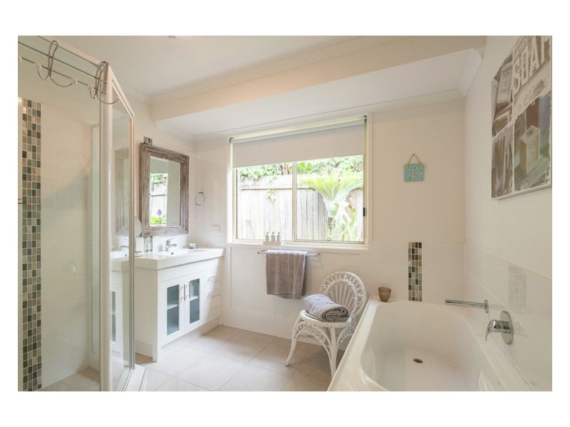 13 Rainbow Park Drive, Mapleton QLD 4560