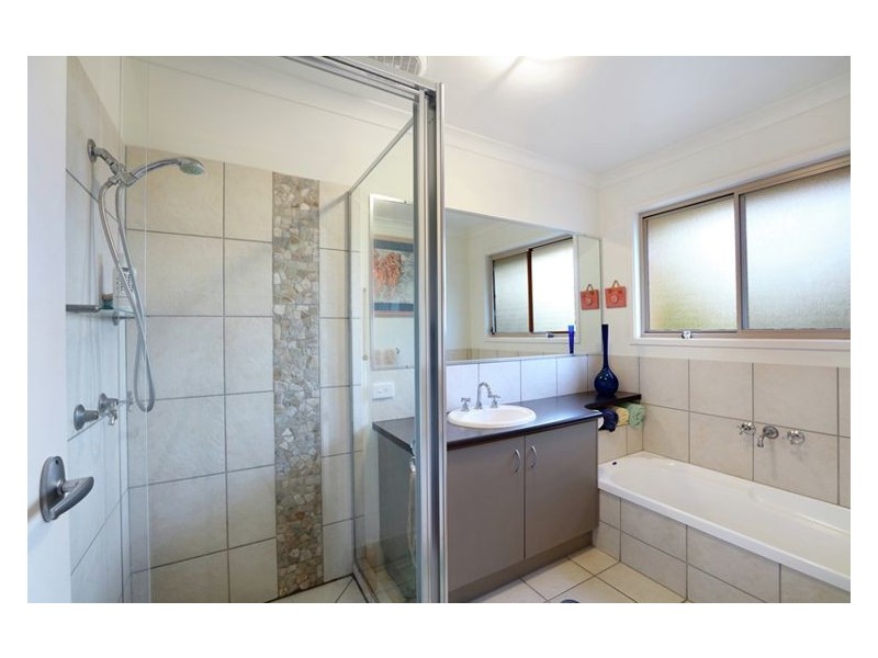 8 Dalzell Court, Burnside QLD 4560