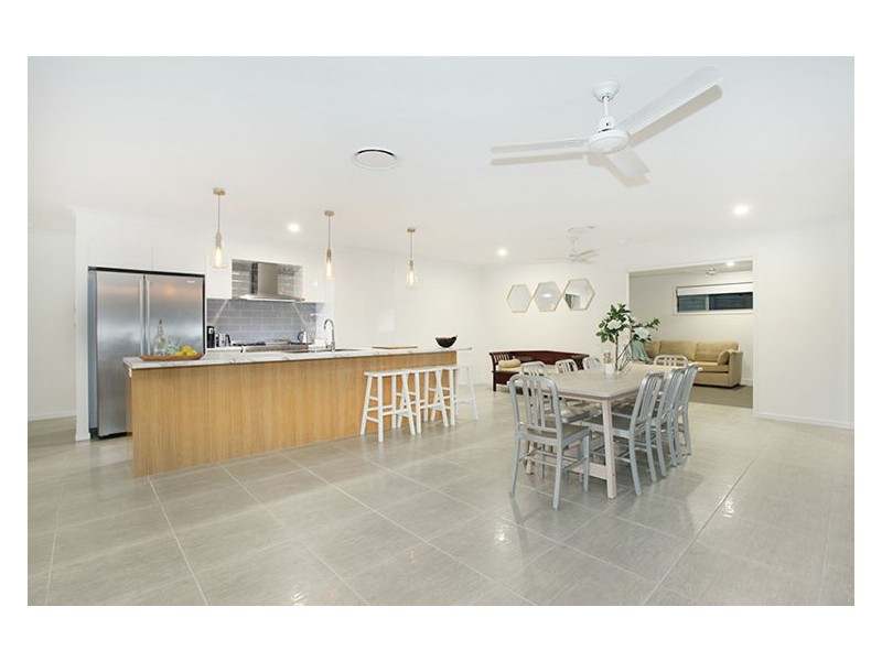 8 Tramline Rise, Burnside QLD 4560