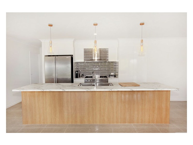 8 Tramline Rise, Burnside QLD 4560