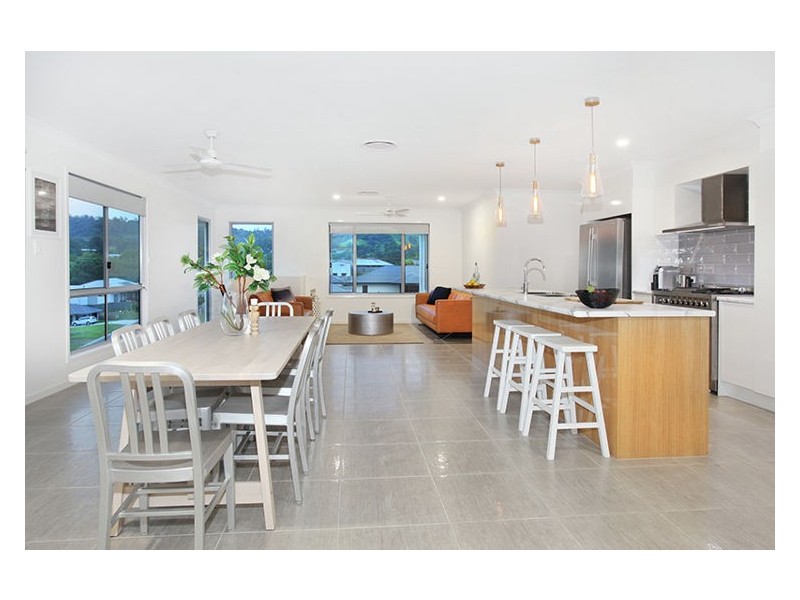 8 Tramline Rise, Burnside QLD 4560