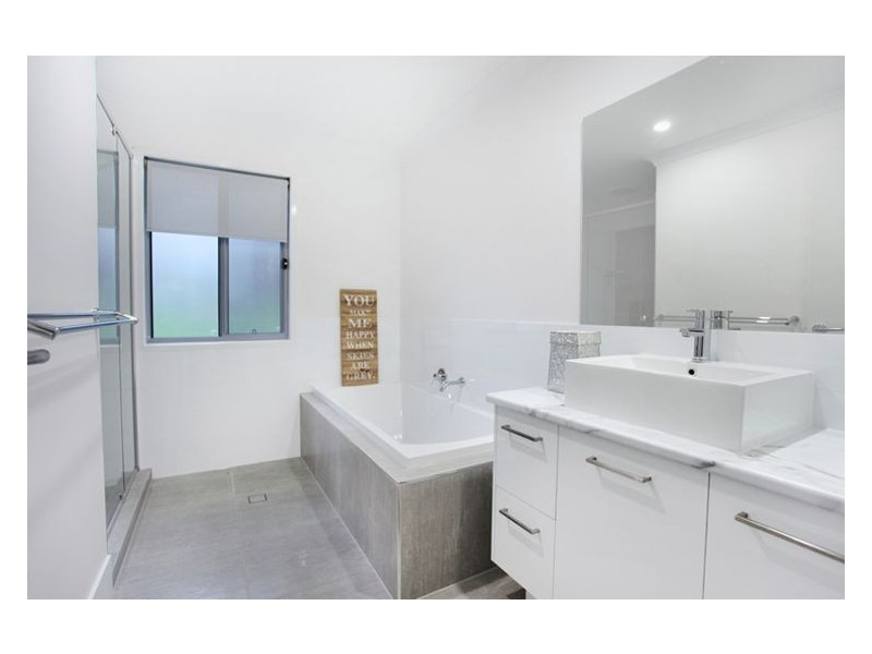 8 Tramline Rise, Burnside QLD 4560