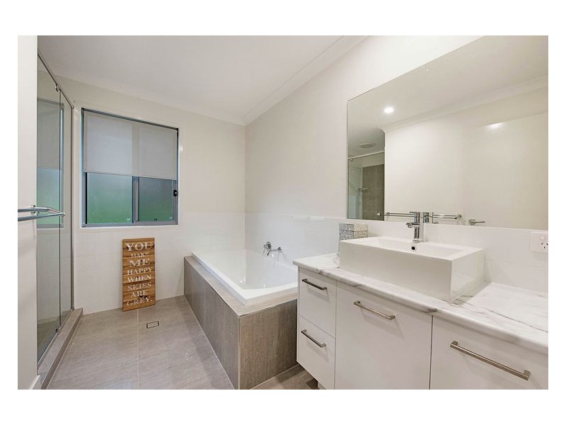 8 Tramline Rise, Burnside QLD 4560