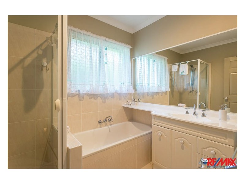 18 Maddock Avenue, Mooloolah Valley QLD 4553