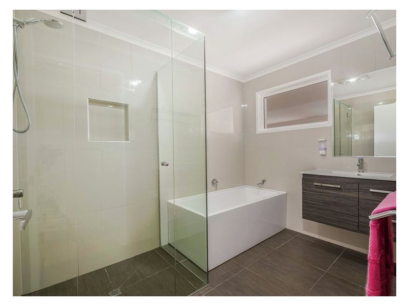 27 Stuart Place, Nambour QLD 4560