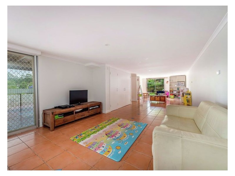 27 Stuart Place, Nambour QLD 4560