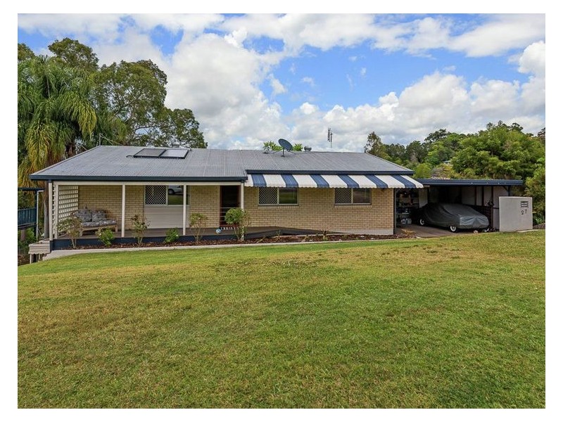 27 Stuart Place, Nambour QLD 4560