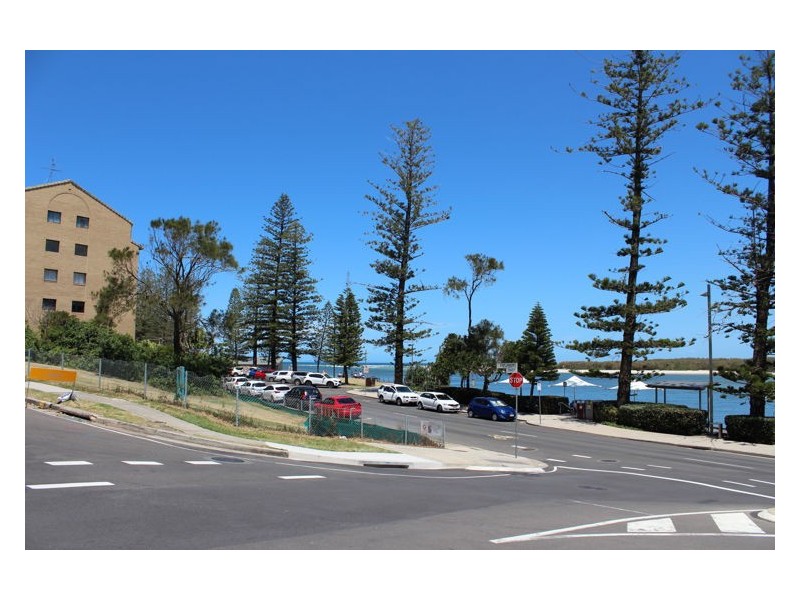 33 Esplanade Bulcock Beach, Caloundra QLD 4551
