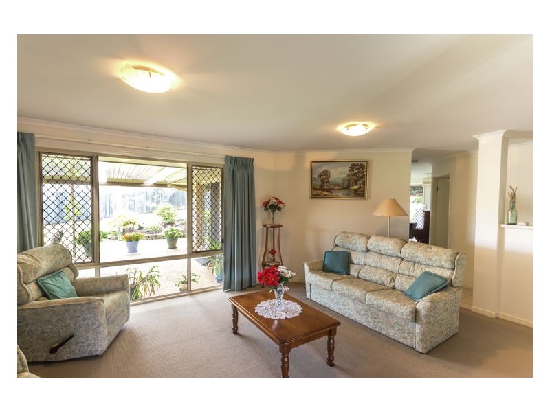 10 Killarney Crescent, Nambour QLD 4560