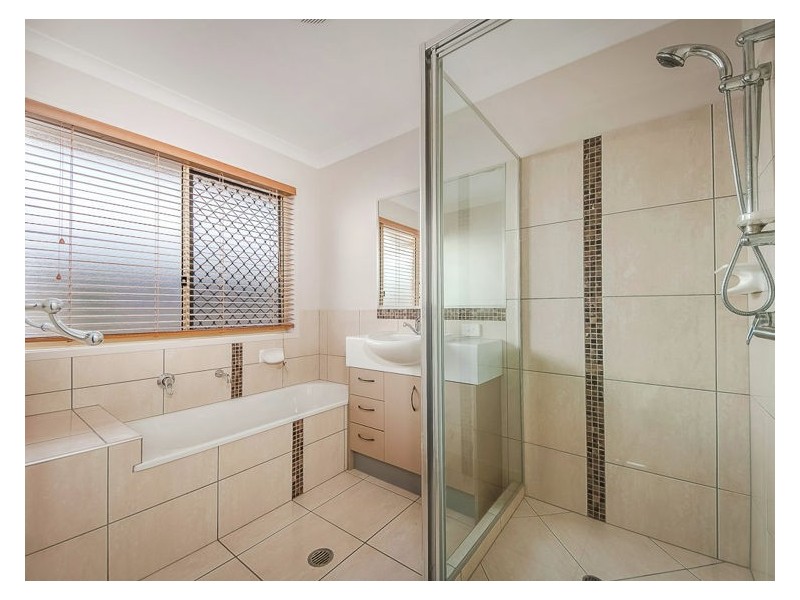 39 Robertson Drive, Burnside QLD 4560