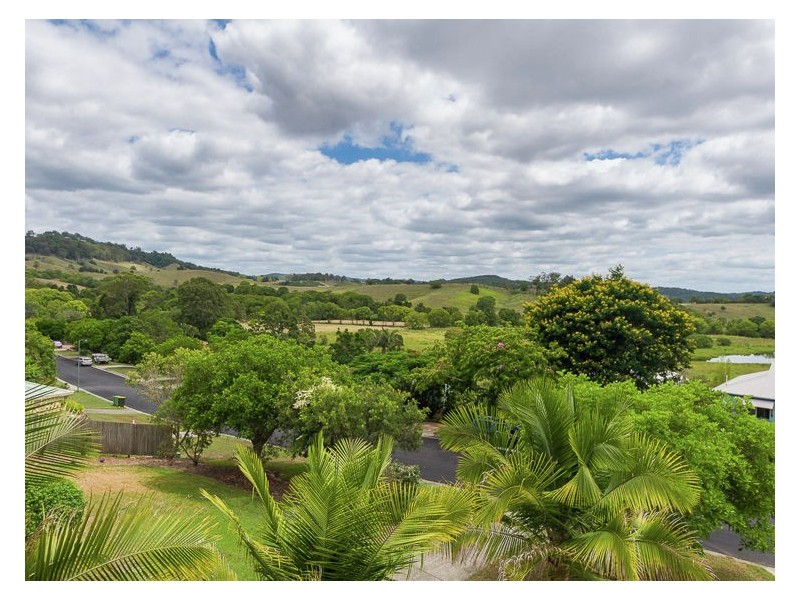 6 Yvonne Street, Nambour QLD 4560