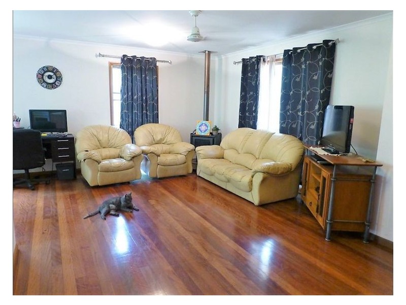 111 Hunchy Road, Hunchy QLD 4555