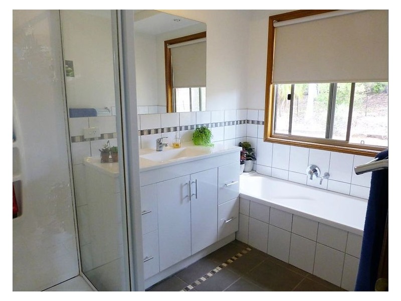 111 Hunchy Road, Hunchy QLD 4555