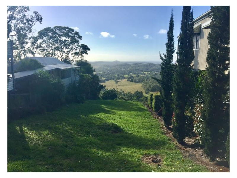 8 Lantana Lane, Mapleton QLD 4560