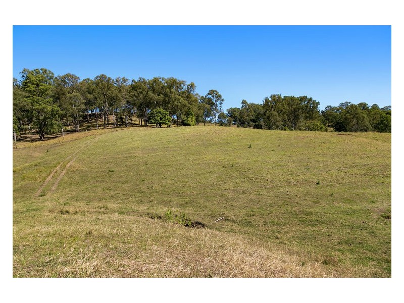 451 Hunchy Road, Hunchy QLD 4555