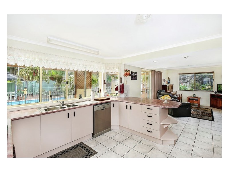 6 Dolphin Drive, Nambour QLD 4560