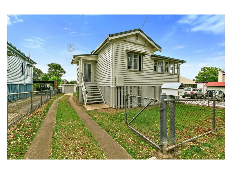 3 Memorial Avenue, Pomona QLD 4568