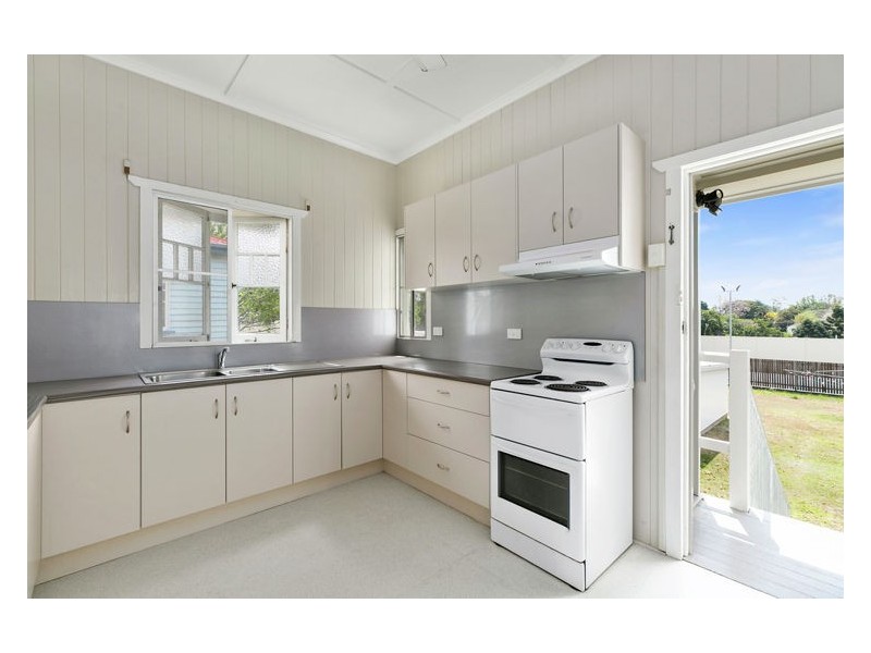 3 Memorial Avenue, Pomona QLD 4568