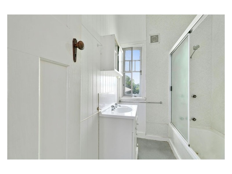 3 Memorial Avenue, Pomona QLD 4568