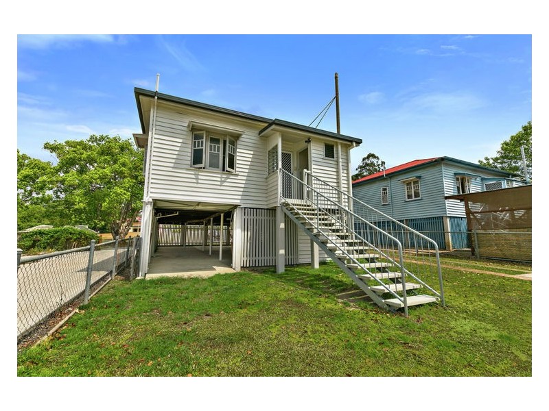 3 Memorial Avenue, Pomona QLD 4568