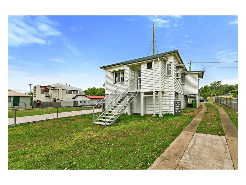 3 Memorial Avenue, Pomona QLD 4568