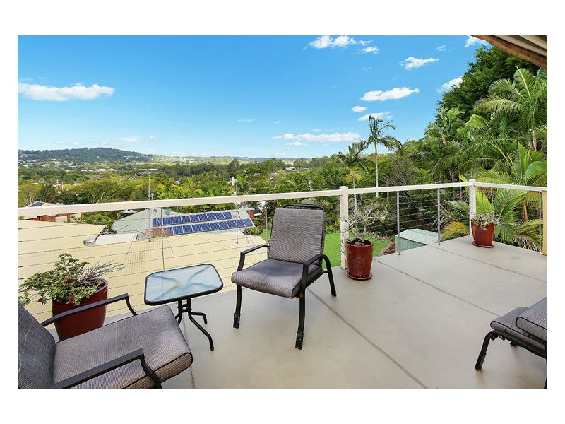 6 Dolphin Dr, Nambour QLD 4560