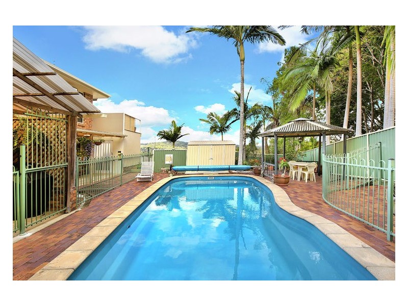 6 Dolphin Dr, Nambour QLD 4560