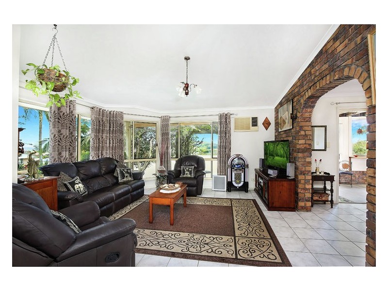 6 Dolphin Dr, Nambour QLD 4560