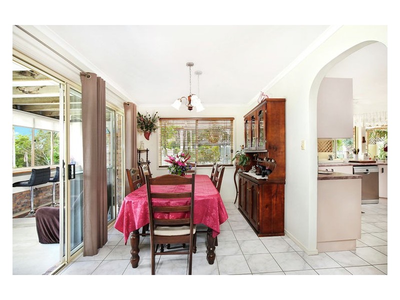 6 Dolphin Dr, Nambour QLD 4560