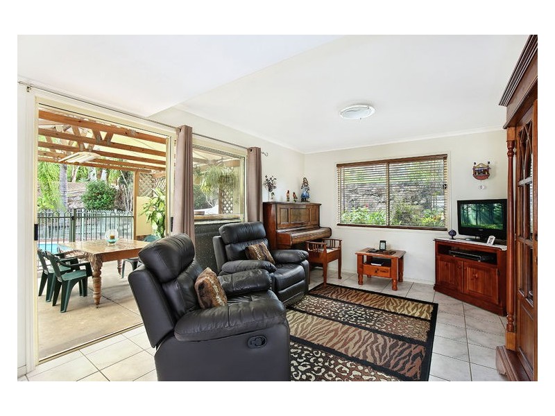 6 Dolphin Dr, Nambour QLD 4560